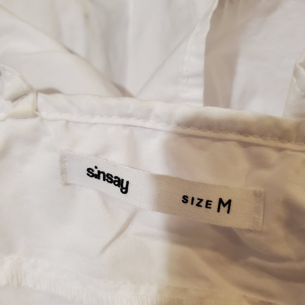 White flirty blouse - Picture 9 of 9